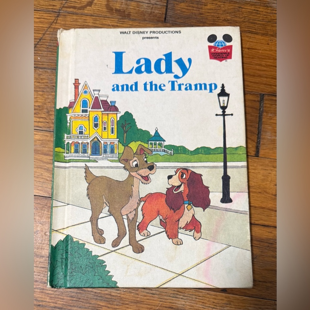 Lady and the Tramp Illustrated Book - Disney